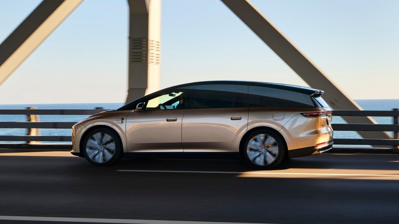 Li Auto launches flagship i9 electric SUV with more family space in premium EV push