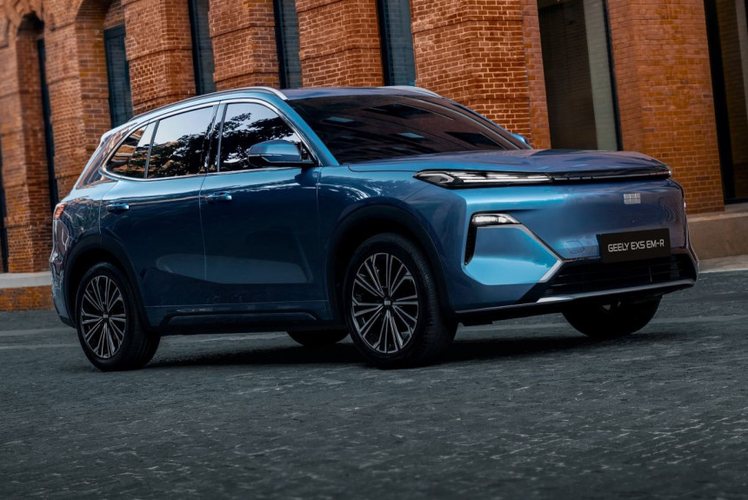 Для России анонсирован последовательный гибрид Geely EX5 EM-R