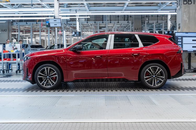 High demand prompts BMW to accelerate iX3 deliveries in the USA