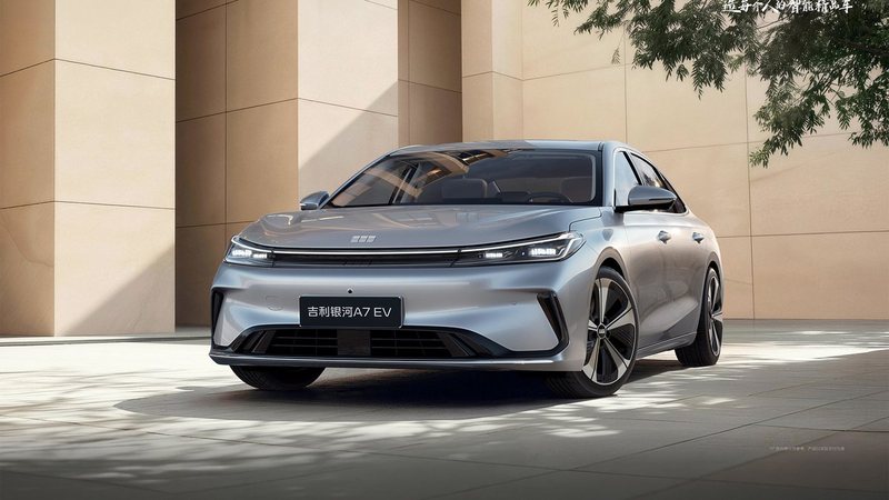 В РФ начались продажи гибридных седанов Geely Galaxy A7