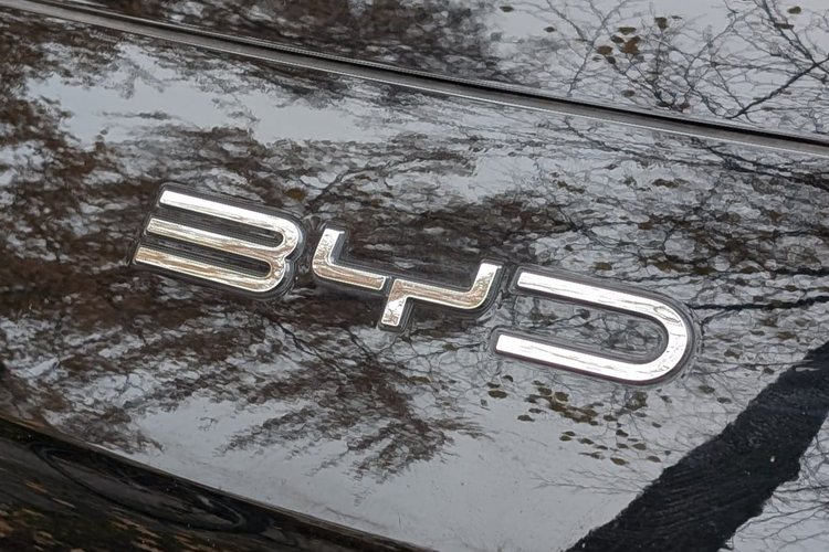 BYD sells more than 250,000 BEVs in a single month for first time