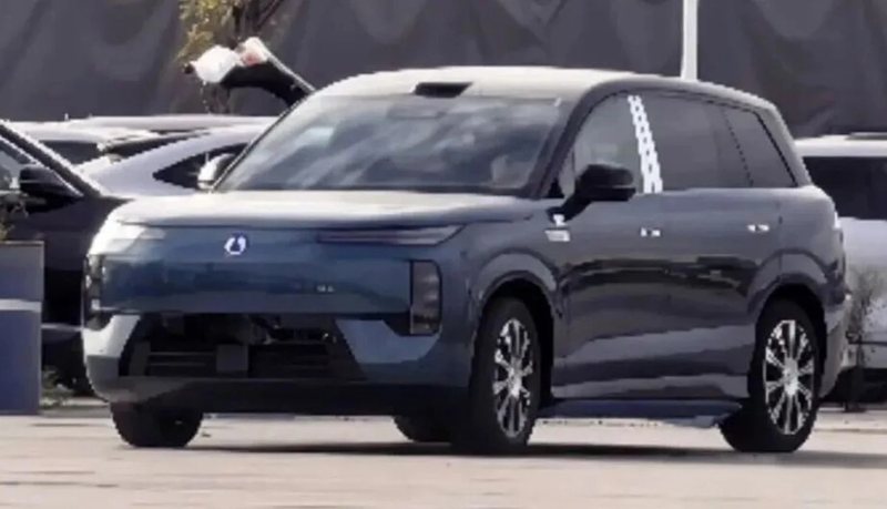 BYD Denza N8 EV spied in China with 1,193 hp tri-motor AWD ahead of Q4 launch