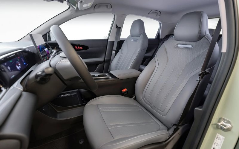 Интерьер Geely EX2