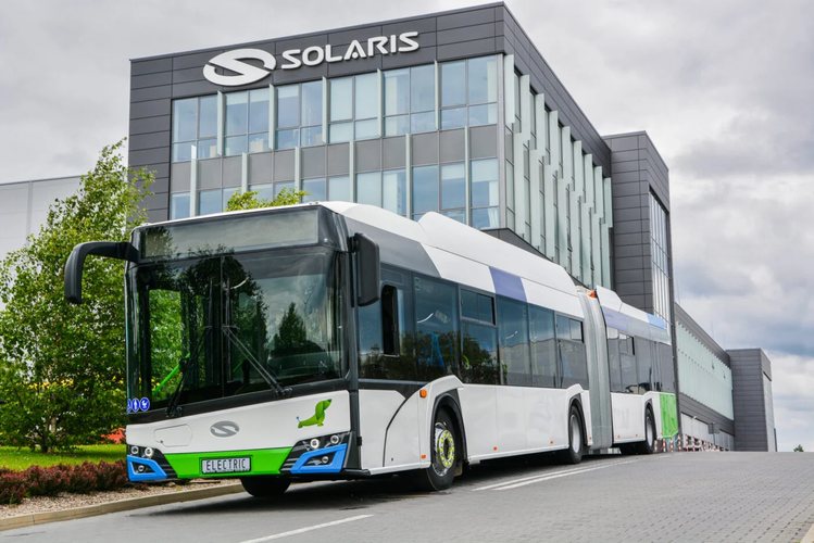 Szczecin orders 20 additional battery-electric articulated buses from Solaris