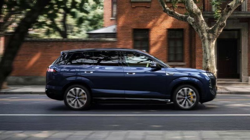 BYD Denza to begin pre-sales of refreshed N8 SUV on October 26 with flash charging
