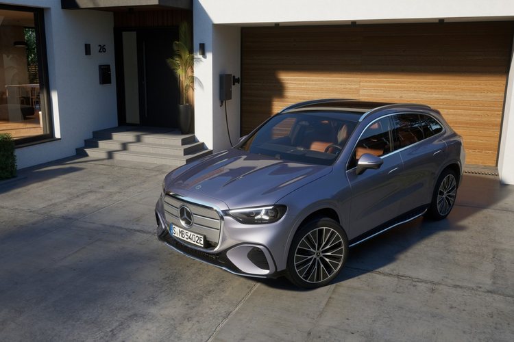 Mercedes-Benz introduces V2G package for private customers