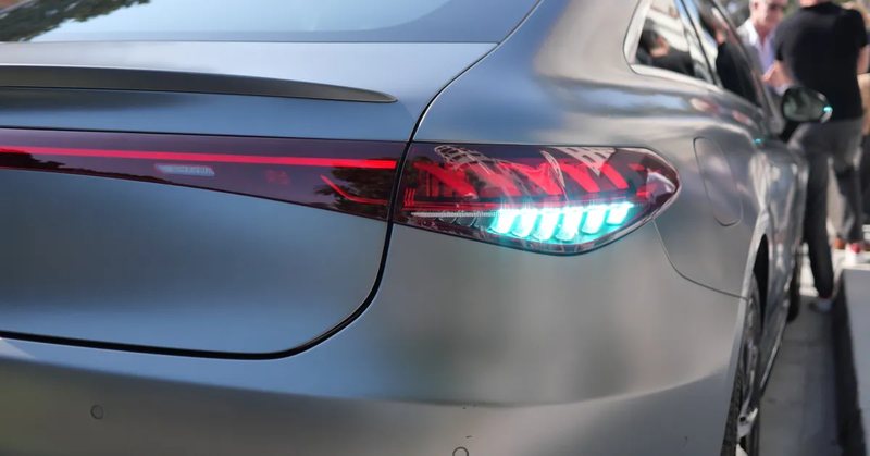 NHTSA proposes cyan lights for robotaxis, following Mercedes/China