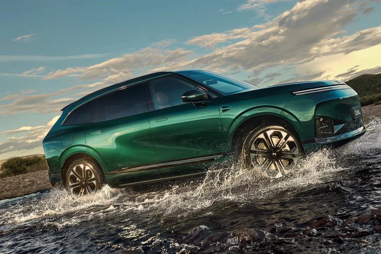 Xpeng G9L price revealed: luxury eSUV starts at €74,600