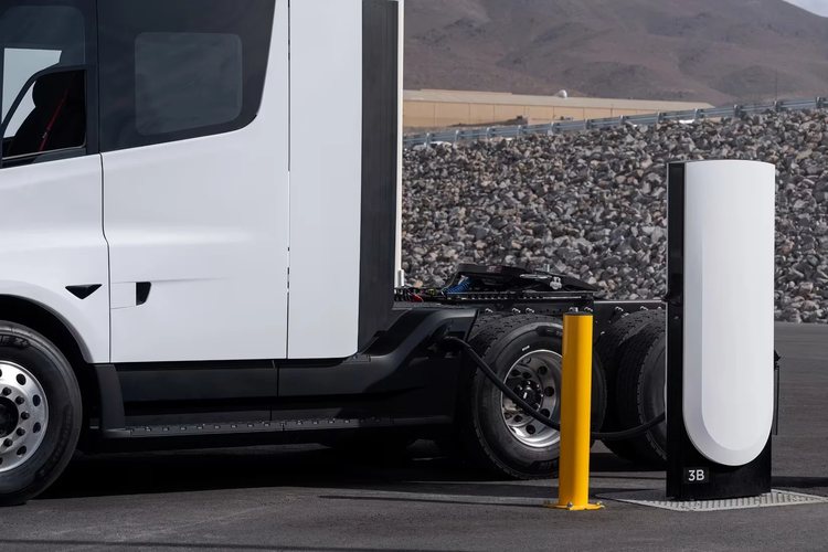 Megawatt charging network: Tesla to launch in Europe with 21 sites