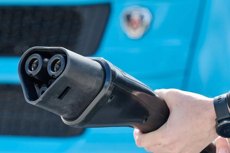 Vinci invests €90 million in MCS truck charging network