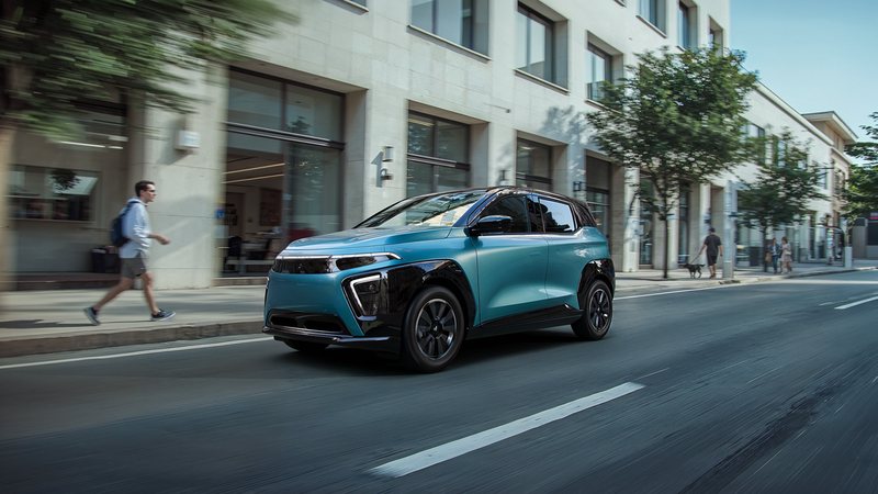Автопарки тестируют электромобили «Атом» для использования в такси