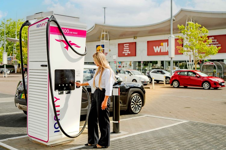 Ionity opens first London fast-charging hub