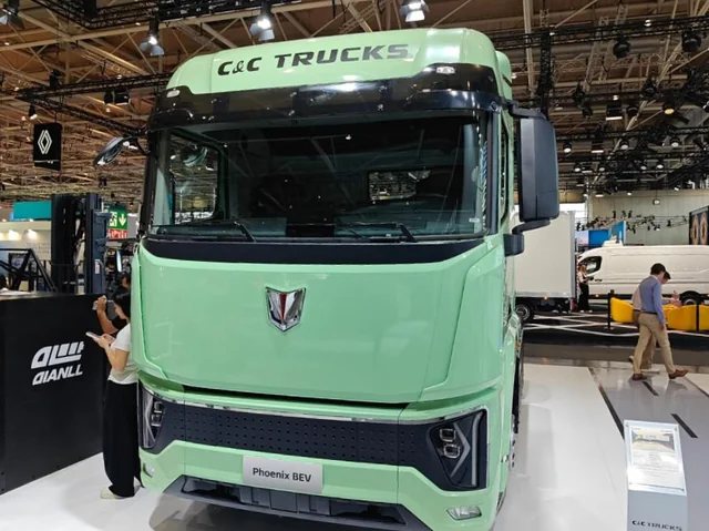 Chery brings Phoenix electric trucks to Europe. The line-up includes a battery-electric model with around 600 km of claimed range and a range-extender version targeting 1,400 km, while both can use a mobile battery-swapping system.