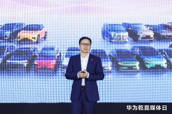 新闻 2026-07-16 华为乾崑智驾 ADS 5 即将陆续开始 OTA 推送 日前，引望公司举办的 2026 华为乾崑媒体日在深圳开幕。引望公司 CEO 靳玉志在主题演讲中表示，目前华为乾崑已与超 25 个品牌、超 50 款车型展开合作， 陈大个同学 8