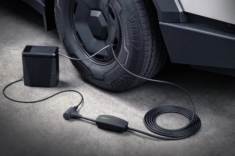 USA: Tesla launches V2L adapter for the Model Y Premium