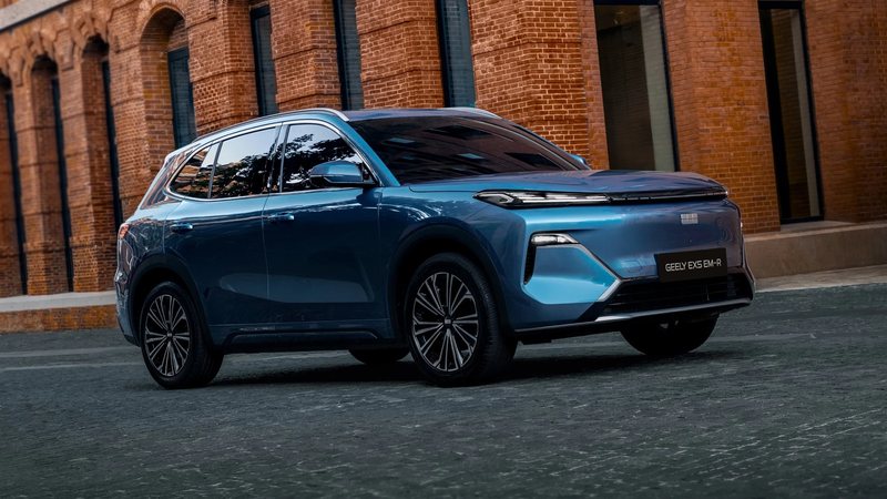 Geely EX5 получит последовательный гибрид для России. Первые п...