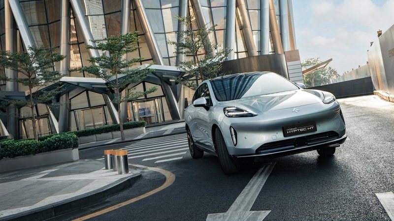 В России стартовали продажи нового электрического кроссовера GAC Hyptec HT