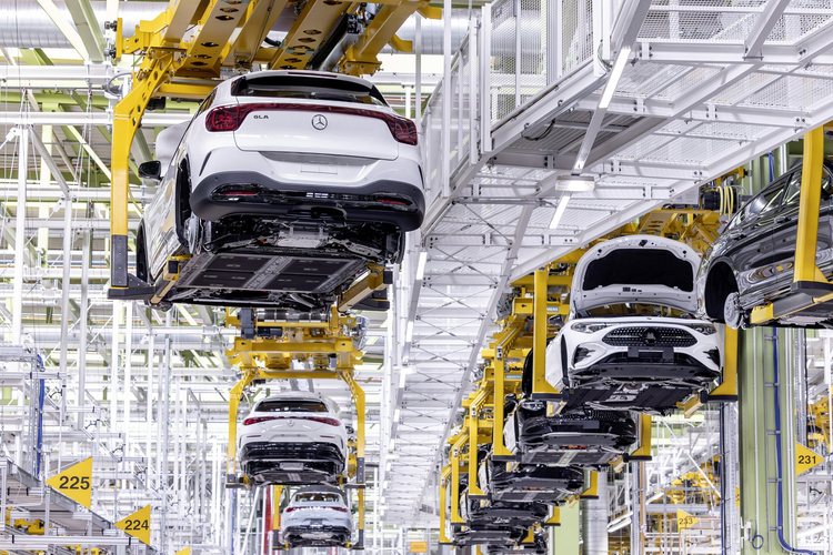 Mercedes-Benz GLA: series production of all-electric model begins