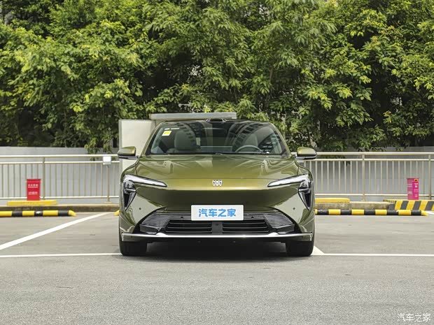 国补后预售权益价16.99万起 续航702km 别克至境L7纯电版开启预售 16小时前 7270 0 [汽车之家 资讯] 8月5日，别克至境L7纯电版正式开启预售，共推出3款车型，预售价区间为19.49-23.19万元，预售权益价18.49-22.19...