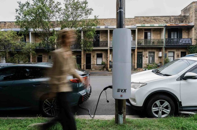 EVX unveils Australian-made pole-mounted DC “fast charger” for electric cars