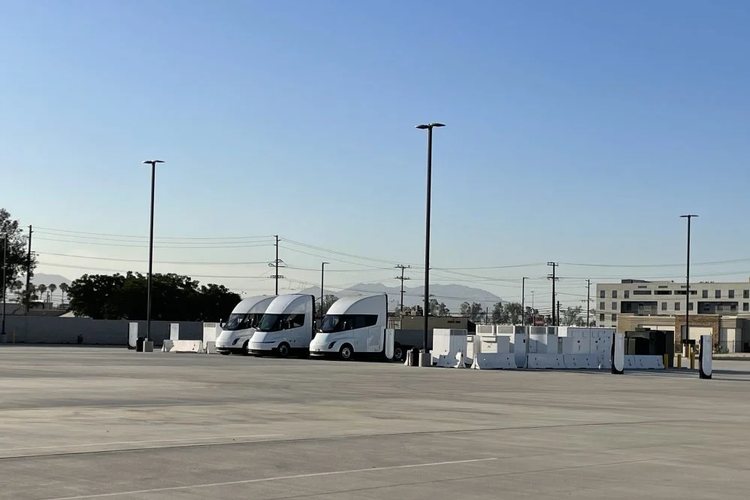 Tesla opens first public 1.2 MW Megacharger for Semi in California