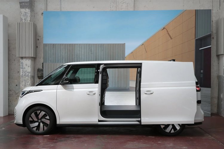 Volkswagen launches long-wheelbase version of the ID. Buzz Cargo for €48,490