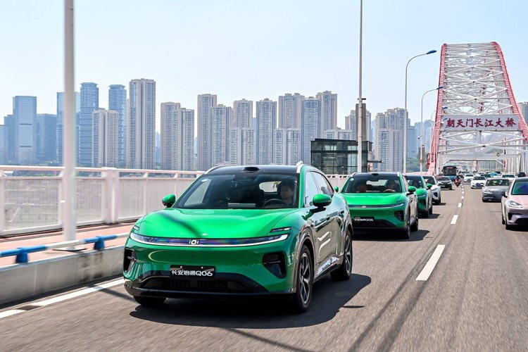 新闻 3小时前 限时权益价 13.59-16.59 万元 长安启源 Q06 上市 9 月 23 日，长安启源 Q06 正式上市。纯电版共推出 4 款配置，限时权益价 13.59-16.59 万元；增程版推出 1 款配置，限时权益价 14.79 阿迪同学 2 7