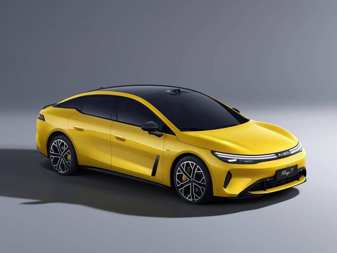 新闻 3小时前 预售价 12.88-15.88 万元 埃安 Ray 7 开启预售 10 月 17 日， 埃安 Ray 7 正式开启预售。新车共推出 5 款配置，预售价 12.88-15.88 万元。权益上，埃安 Ray 7 可享订金膨胀礼、R 阿迪同学 8