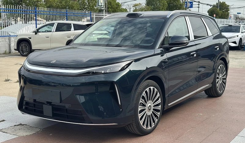 3rd-gen BYD Tang EV arrives at dealers with 691 hp and dual-chamber air suspension