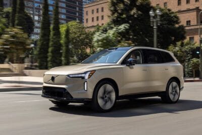 USA: Volvo adds Plug & Charge to EX90 and upcoming EX60